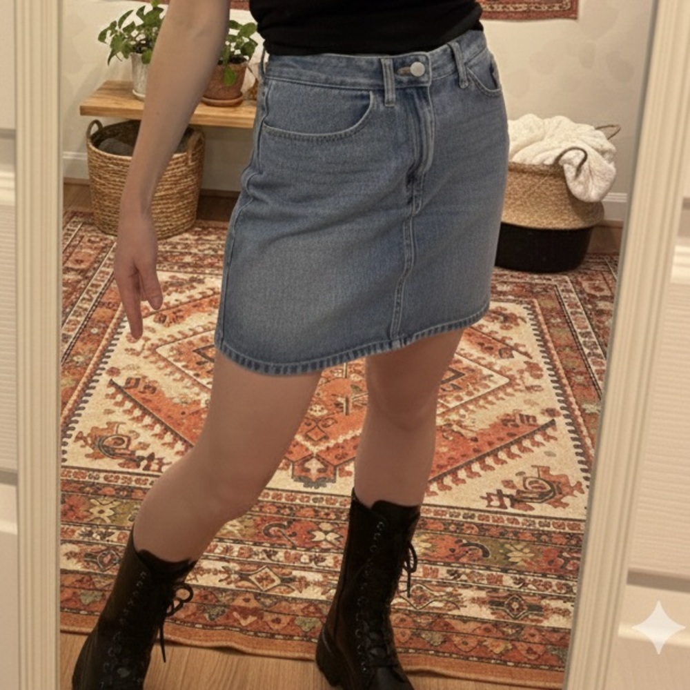 💎 Authentic Calvin Klein Denim Mini Skirt